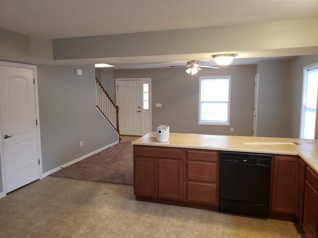 Building Photo - 1250 W Adams Hill Cir