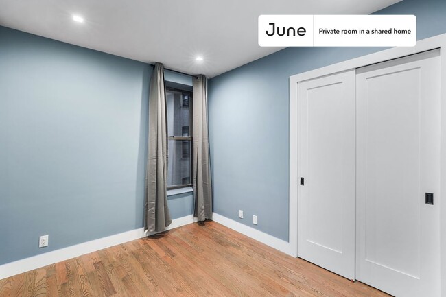 Building Photo - Private bedroom in 4 bed/2 bath Home
