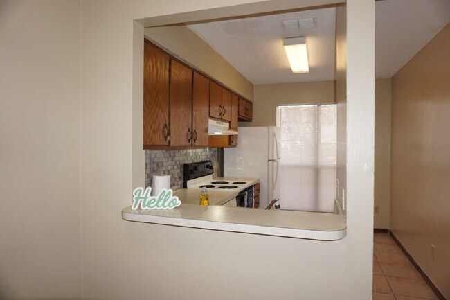 Building Photo - 2 bedroom/ 2 bath Single Story Townhome