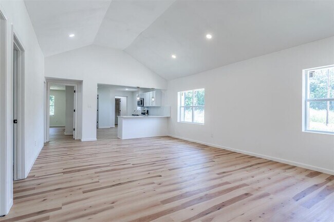 Foto del edificio - 1421 NE 8th St