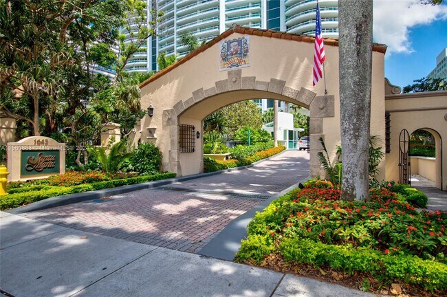 Building Photo - 1643 Brickell Ave