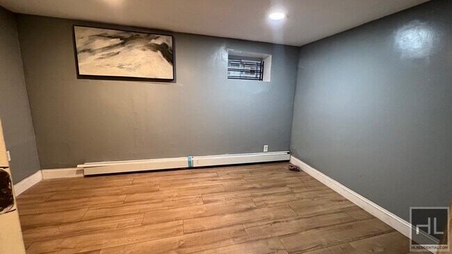 Foto del edificio - LARGE ROOM FOR RENT BROOKLYN AVENUE/ PRIME...
