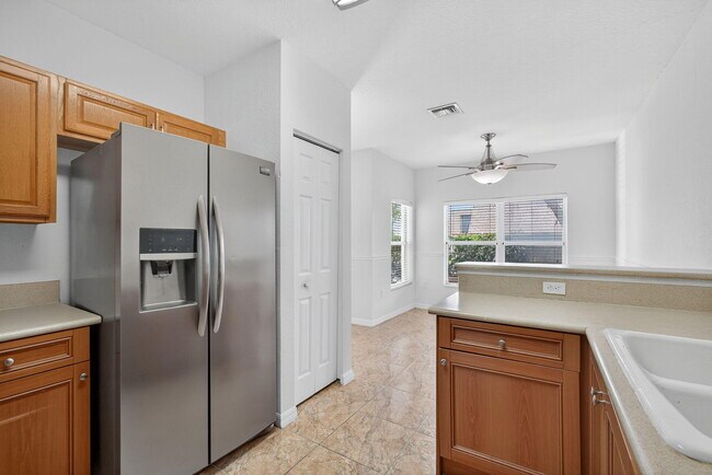 Building Photo - 513 Talia Cir