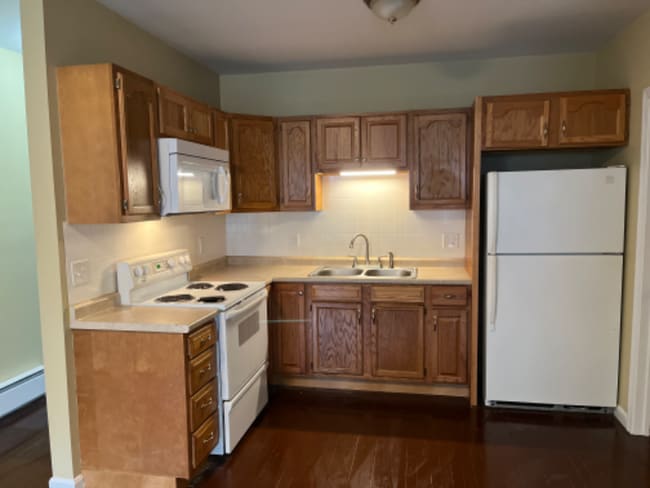 Building Photo - 350 Bay St