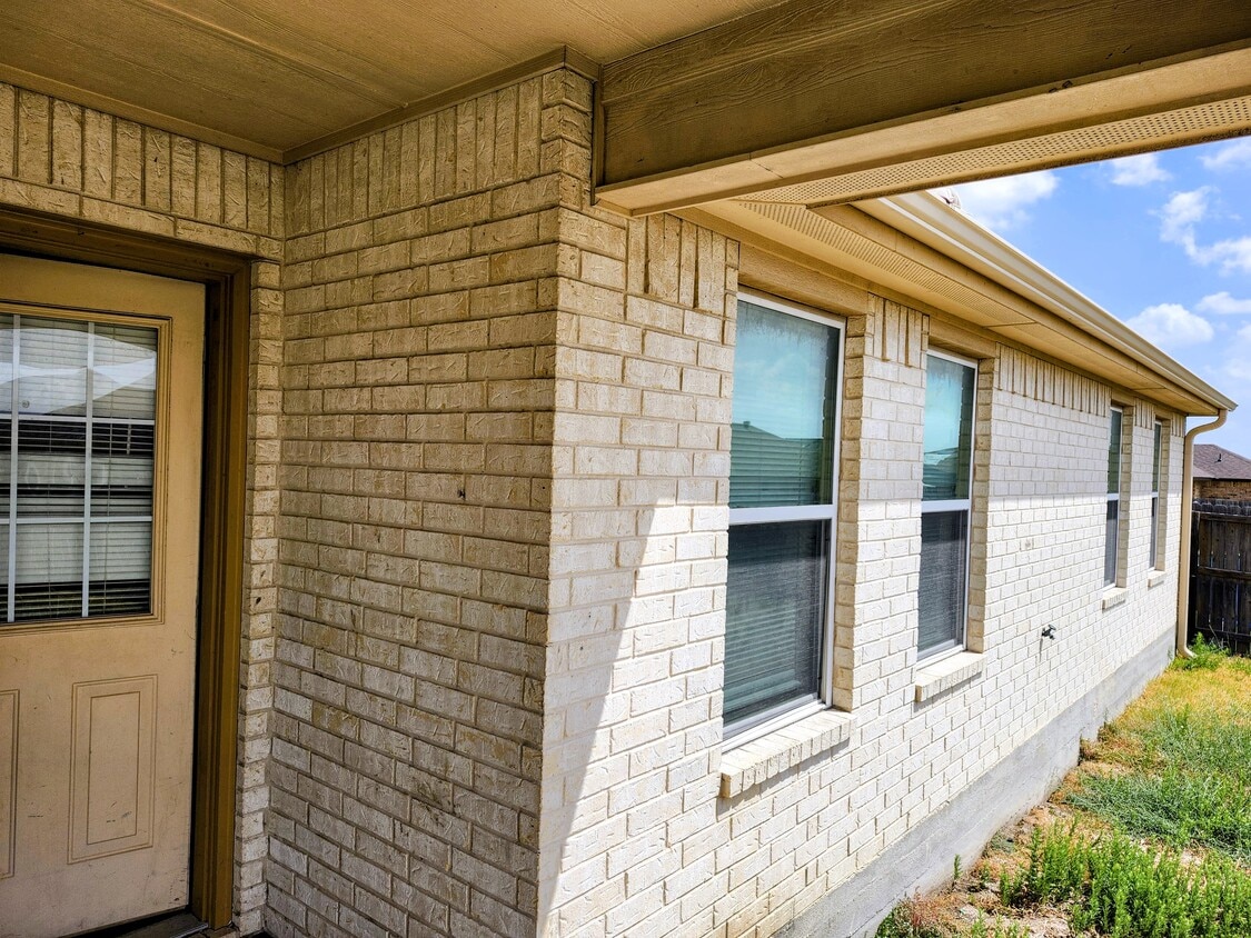 Building Photo - 404 W Little Dipper Dr