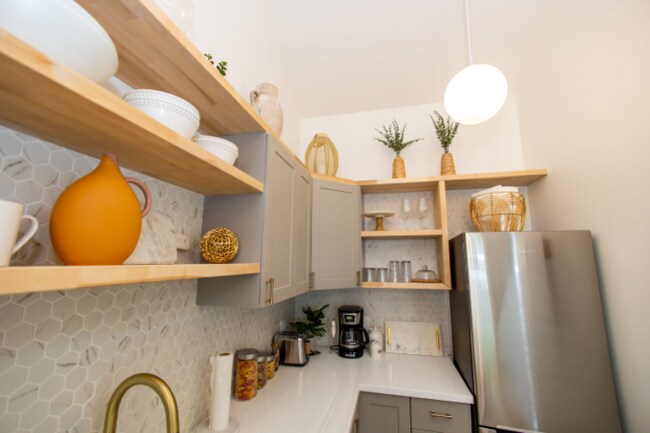 Building Photo - 904 Fleming St