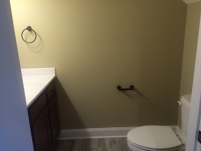 1/2 bath - 628 E Cedar St