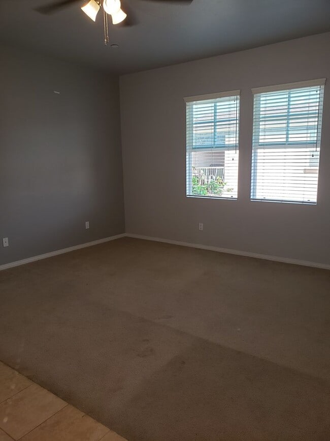 Building Photo - Small studio apartment at Riverpark, Oxnard $1600