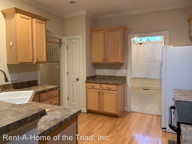 Building Photo - 4 br, 2.5 bath House - 4104 Peppervine Trail