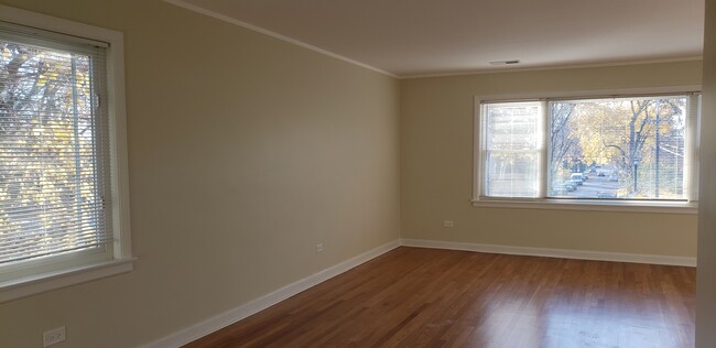 Building Photo - 1830 Brummel St