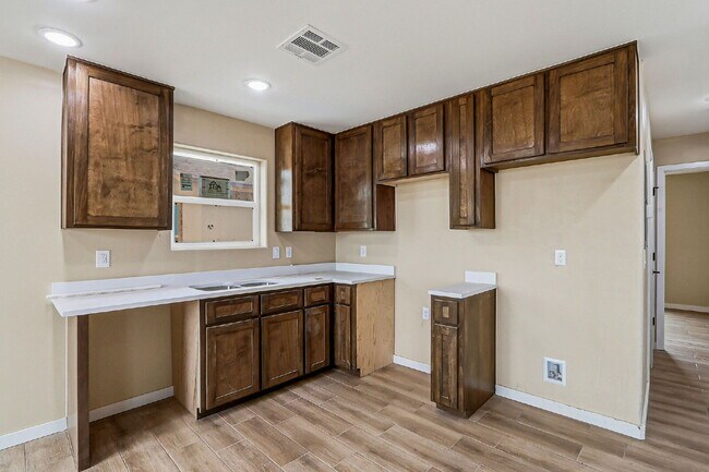 Foto del edificio - 2-bedroom, 1-bath brand new apartment in 79924