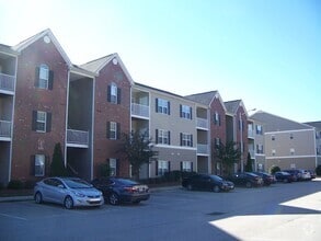 Building Photo - 616 Marshtree Ln