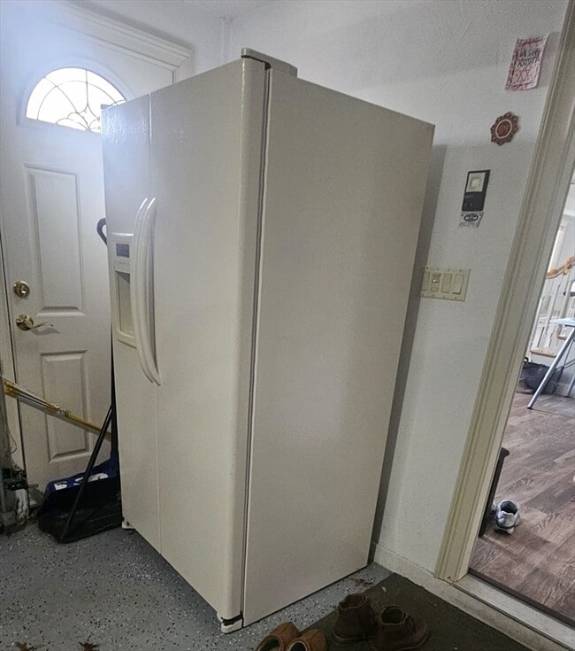 Foto del edificio - 227 Thurber Ave