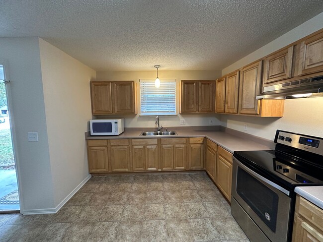 Foto del edificio - 3 Bedroom 1 Bath Cottage home in Pensacola!