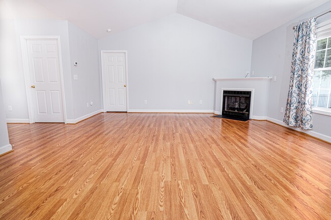 Building Photo - 118 Monterey Cir