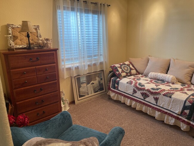 Building Photo - Studio Apartment