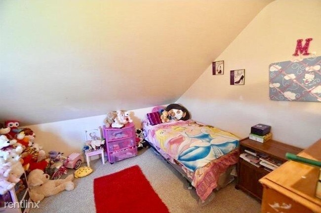 Building Photo - 3 br, 1 bath Townhome - 546 North Main Street
