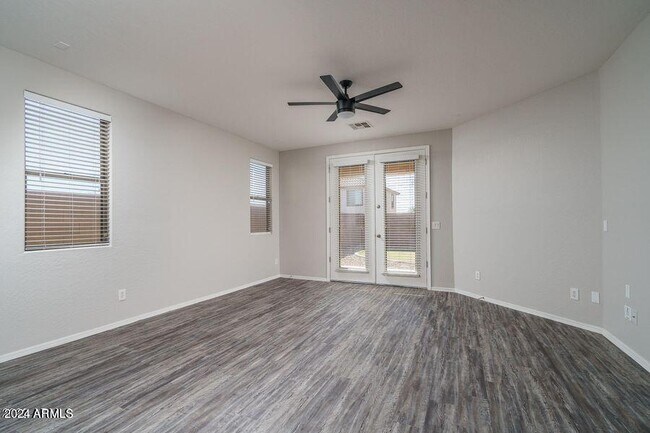 Building Photo - 18009 W Sunnyslope Ln