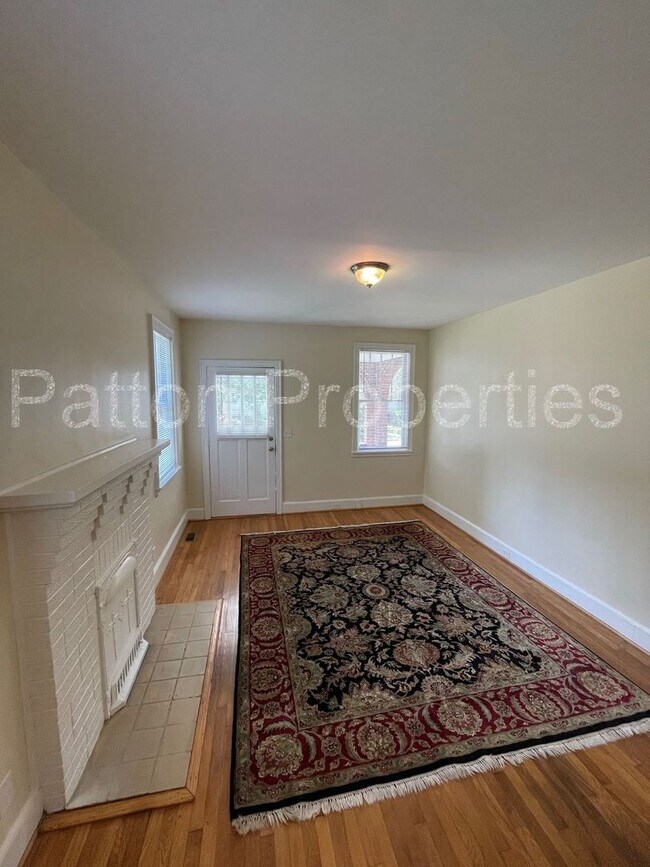 Foto del edificio - 3501-3503 Wilmot Avenue - Inside CoC - R13...