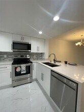 Building Photo - 8025 S Colony Cir