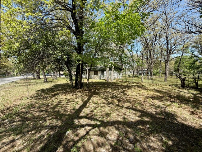 Foto del edificio - 920 Red Bud Dr