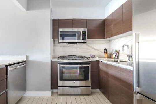Building Photo - 123 E 47th St