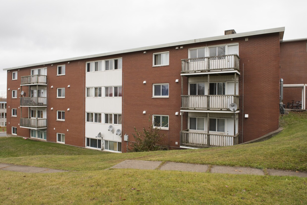 Primary Photo - 100 Lanark St