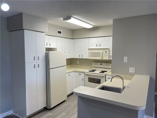 Foto del edificio - 13555 Eagle Ridge Dr