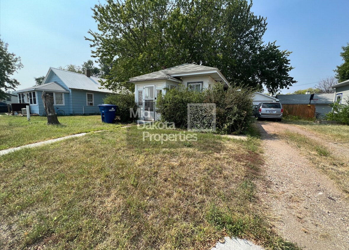Foto principal - 705 S Rowley- Large 1 bedroom house