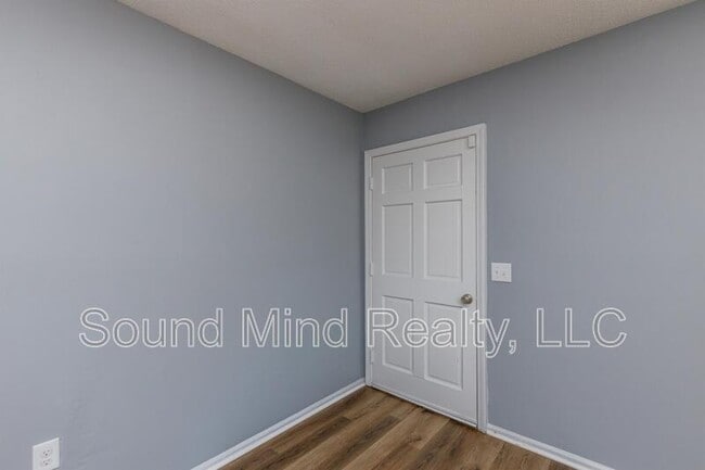 Building Photo - 2624 Sanderford Rd