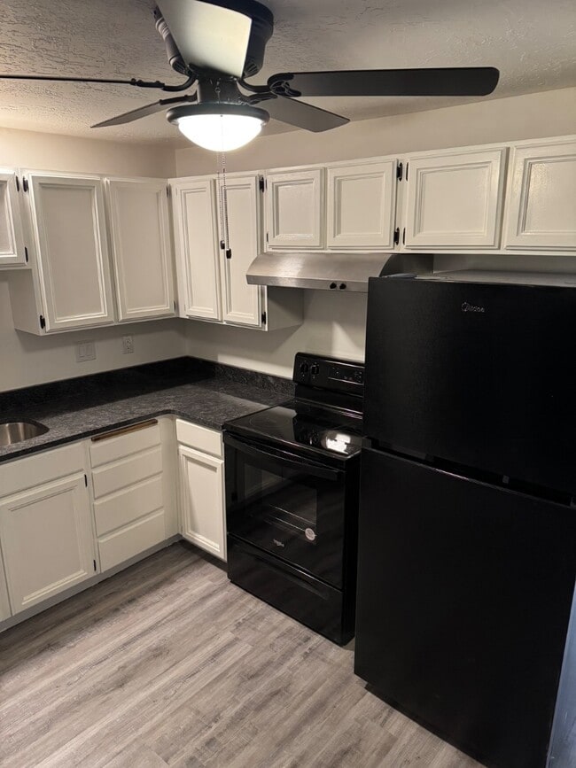 Building Photo - 5579 S 2800 W