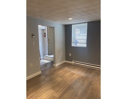 Foto principal - 456 E 3rd St