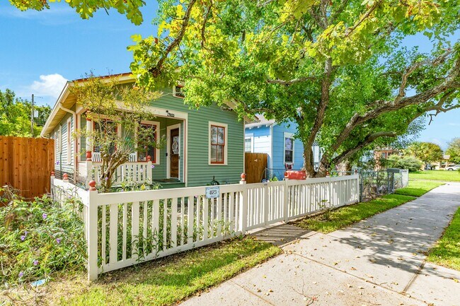 Foto del edificio - 4123 Avenue Q