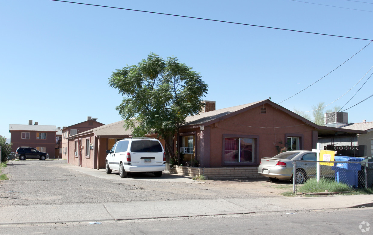 Primary Photo - 3017-3021 W Fillmore St