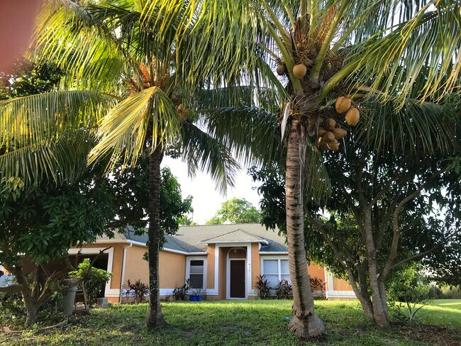Foto del edificio - 671 SW McComb Ave