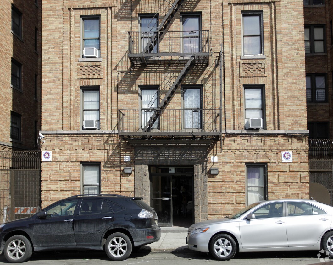 Building Photo - 667 E 232nd St