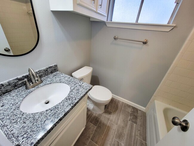 Foto del edificio - 10115 Enchanted Stone Dr