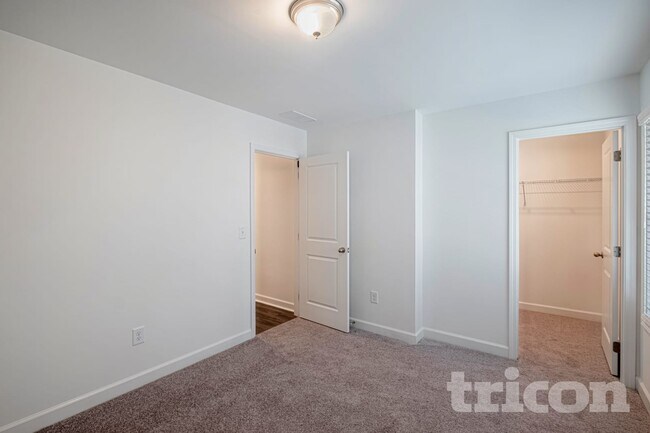 Building Photo - 174 E Rdg Wy