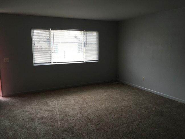 Foto del edificio - South Redding 3 Bedroom Home