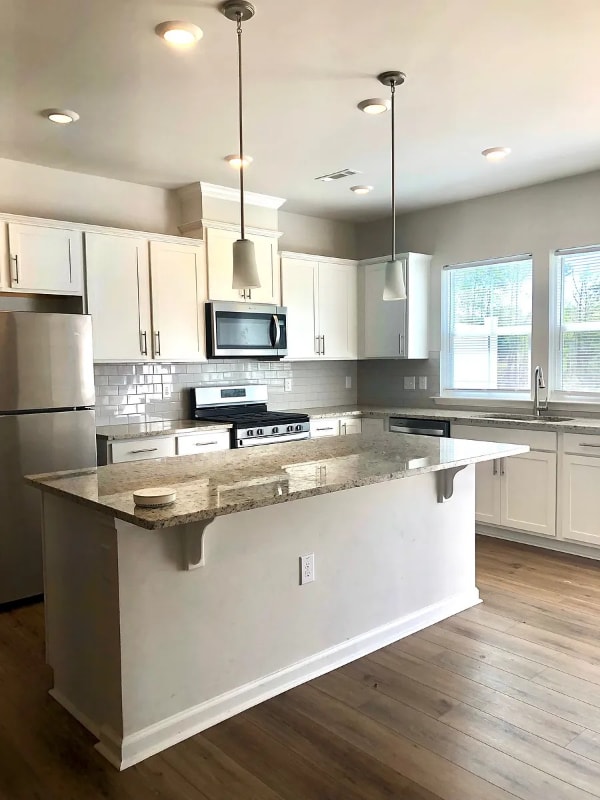 Building Photo - 805 Falls Grove Trl