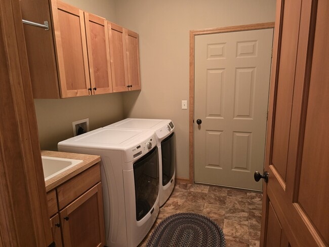 Foto del edificio - 3300 Graf St