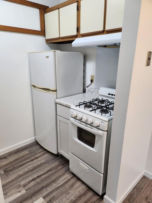 100 W Grove St Unit 7, Burlington, WI 53105 Room for Rent in