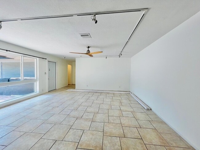 Foto del edificio - 3627 NE 20th Ave
