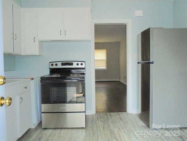 Foto del edificio - 1241 Reece Rd