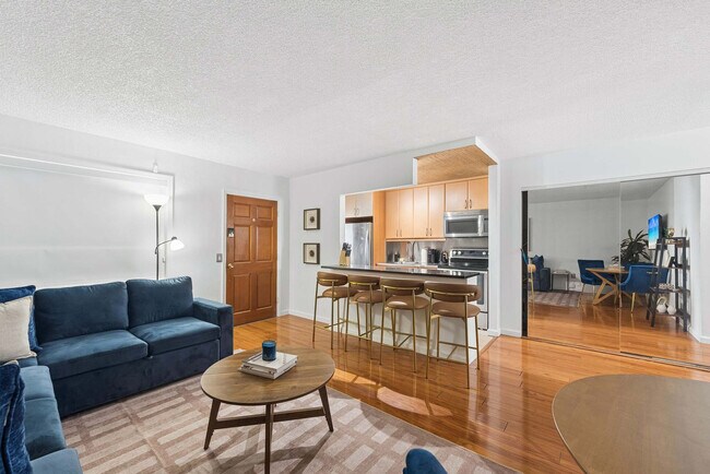 Foto del edificio - 7904 West Dr