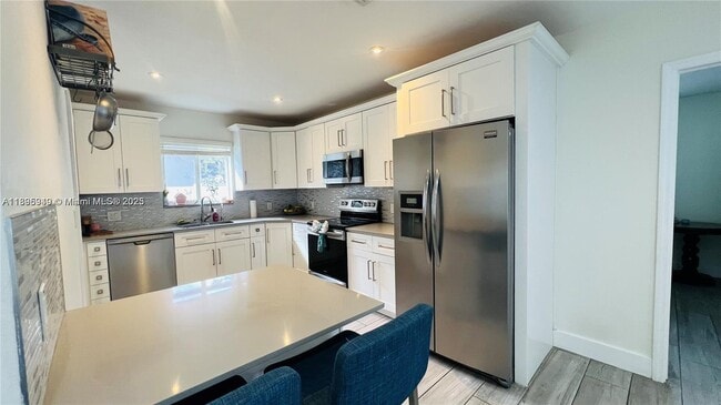 Building Photo - 911 N 14th Ave