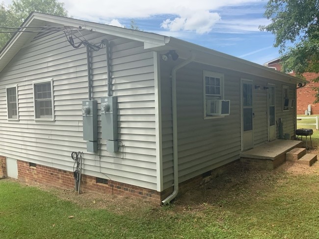 Building Photo - 1216 Chesterfield Ave