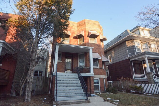 Foto del edificio - 3815 N Damen Ave