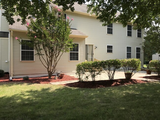 Building Photo - STAFFORD - UPDATED COLONIAL - SPOTLESS