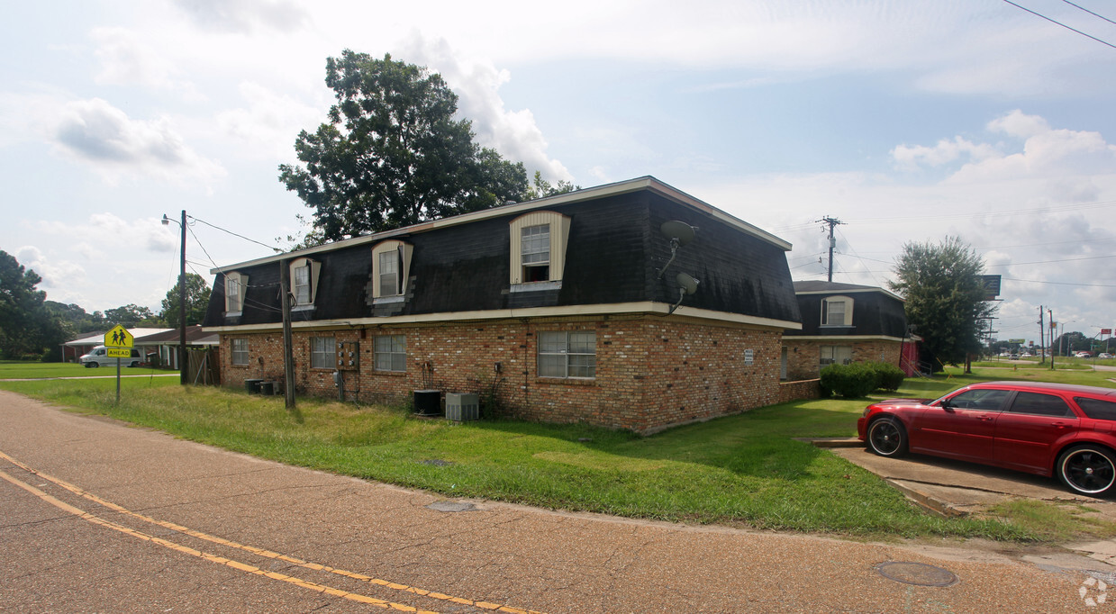 Foto principal - 2610 NE Frontage Rd